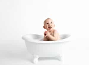 Kind Badewanne